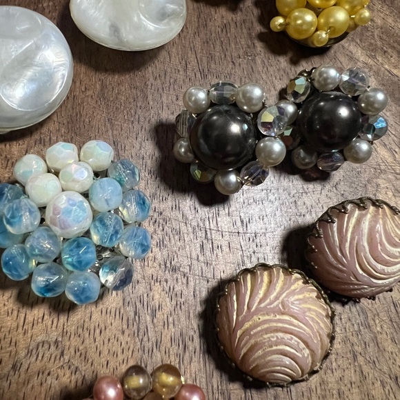 Vintage Japanese West Germany Hong Kong Clip Cluster Earrings - Picture 6 of 12